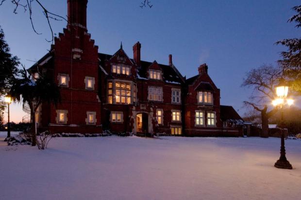Bristol's Berwick Lodge makes the perfect winter wedding venue: Image 1