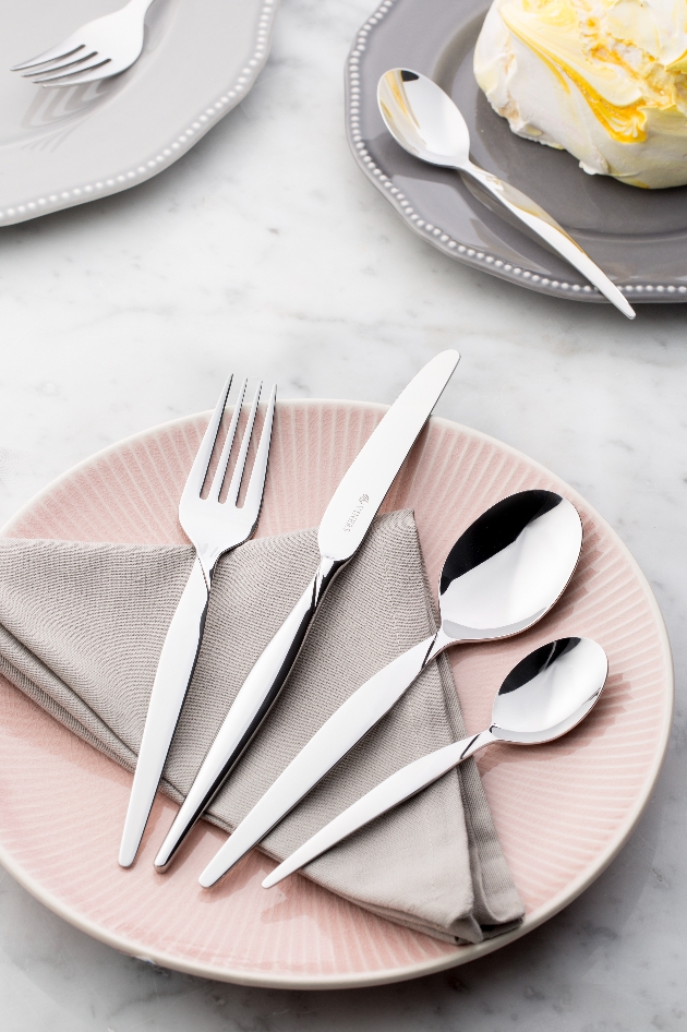 cutlery set elegantly shaped, it’s made from 18/10 stainless steel 
